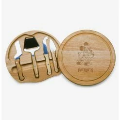 New ❤️ Disney Mickey Mouse NFL NE Patriots Circo Cheese Cutting Board & Tools Set 🤩